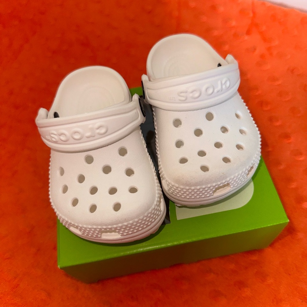 White Infant Crocs - Size 2/3